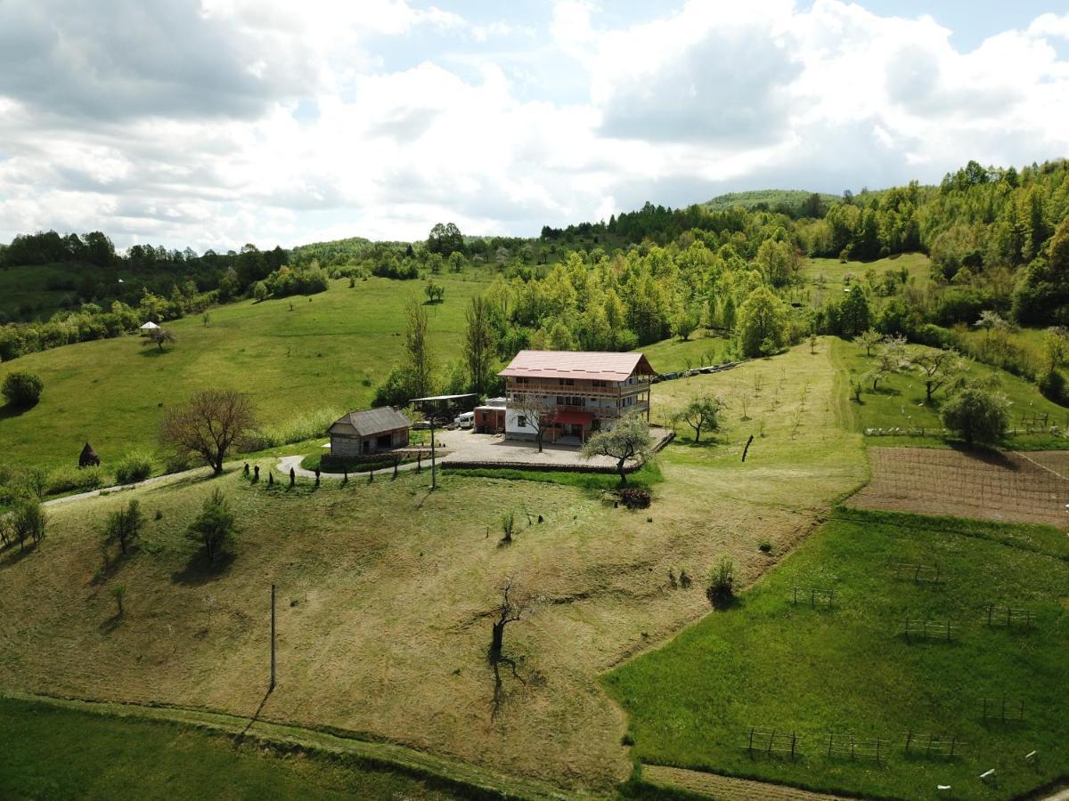 Pensiunea Plai Strabun Strîmtura Exteriér fotografie