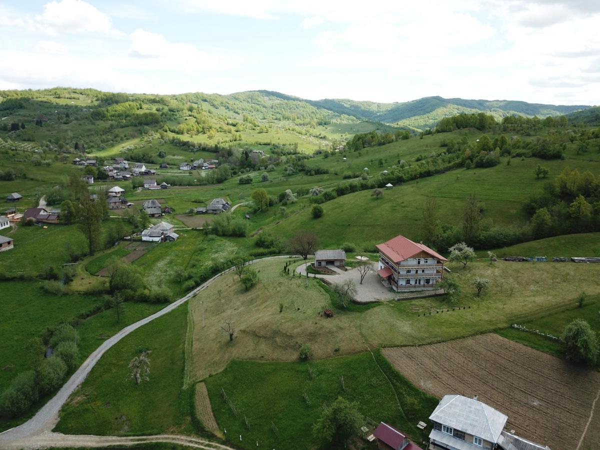 Pensiunea Plai Strabun Strîmtura Exteriér fotografie