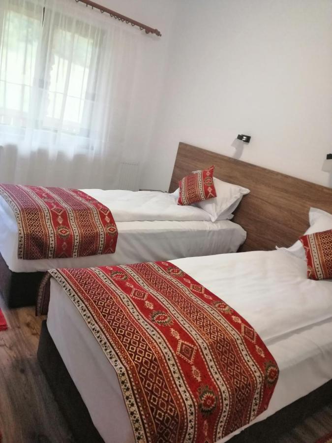 Pensiunea Plai Strabun Strîmtura Exteriér fotografie