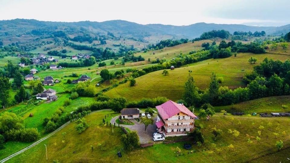 Pensiunea Plai Strabun Strîmtura Exteriér fotografie